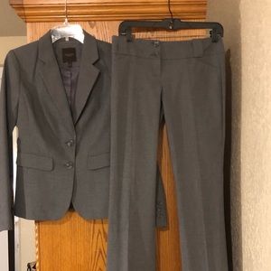 The Limited 2pc suit med gray